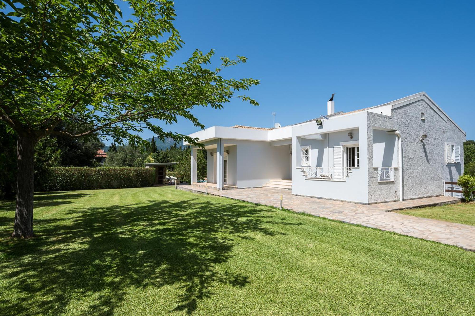 Villa Nefeli With Private Pool By Konnect Dassia  Extérieur photo