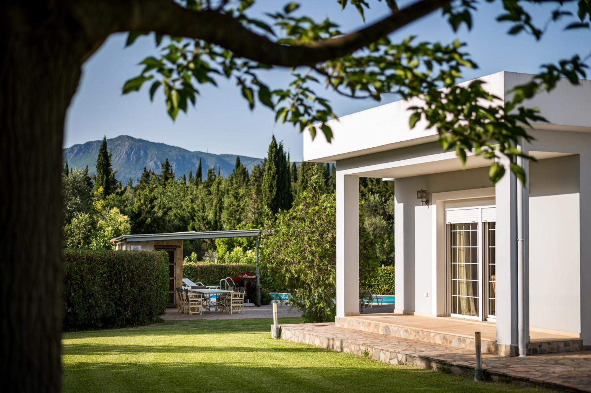 Villa Nefeli With Private Pool By Konnect Dassia  Extérieur photo